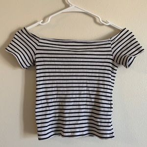 OFF SHOULDERS TEE
